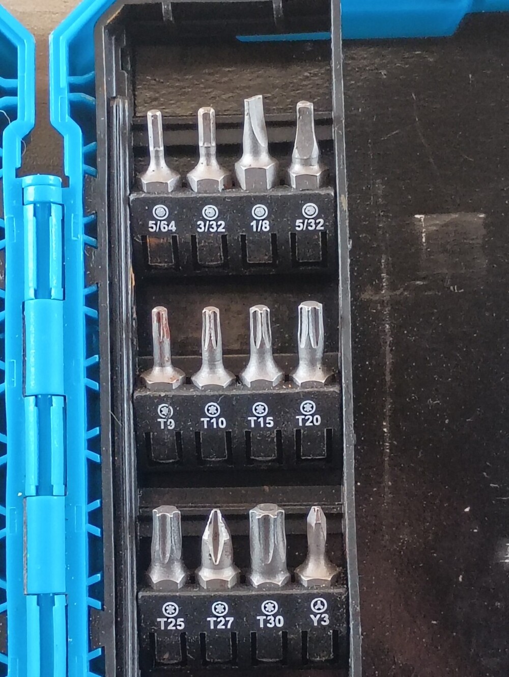 Blue Multi-Bit Screwdriver Set with Case - Picture 4 of 9